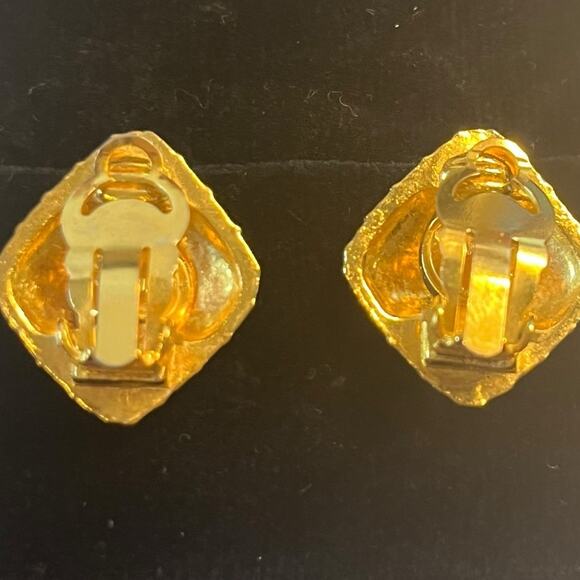 Chanel Quilted "Matelassé" 24k Gold Plated Clip-On Earrings Original Box - Picture 7 of 12